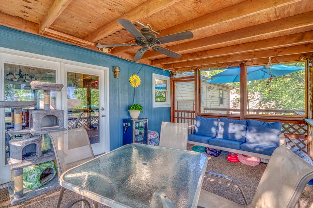 Image 22 of property listing at 1109 Douglas Street, Mt Vernon, IL 62864