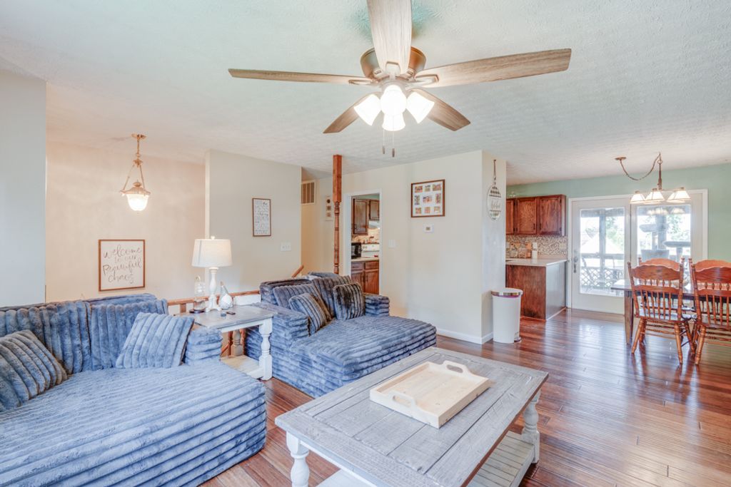 Image 27 of property listing at 1109 Douglas Street, Mt Vernon, IL 62864