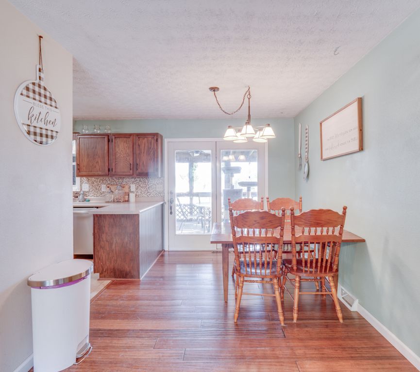 Image 28 of property listing at 1109 Douglas Street, Mt Vernon, IL 62864