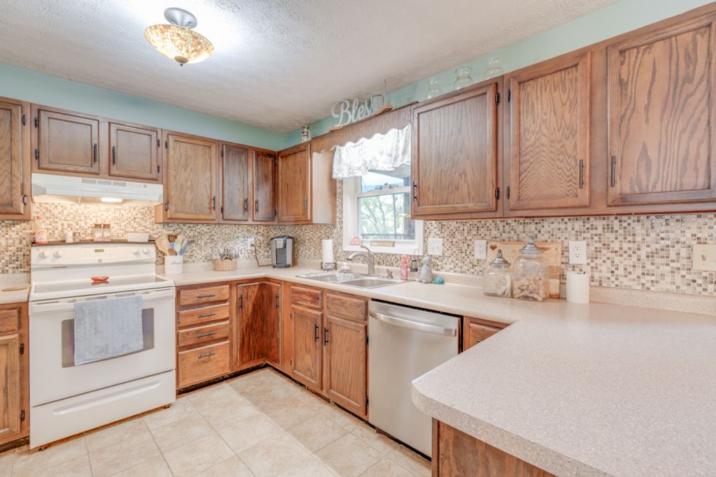 Image 31 of property listing at 1109 Douglas Street, Mt Vernon, IL 62864