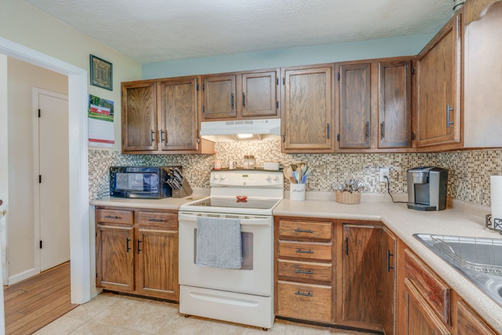 Image 32 of property listing at 1109 Douglas Street, Mt Vernon, IL 62864
