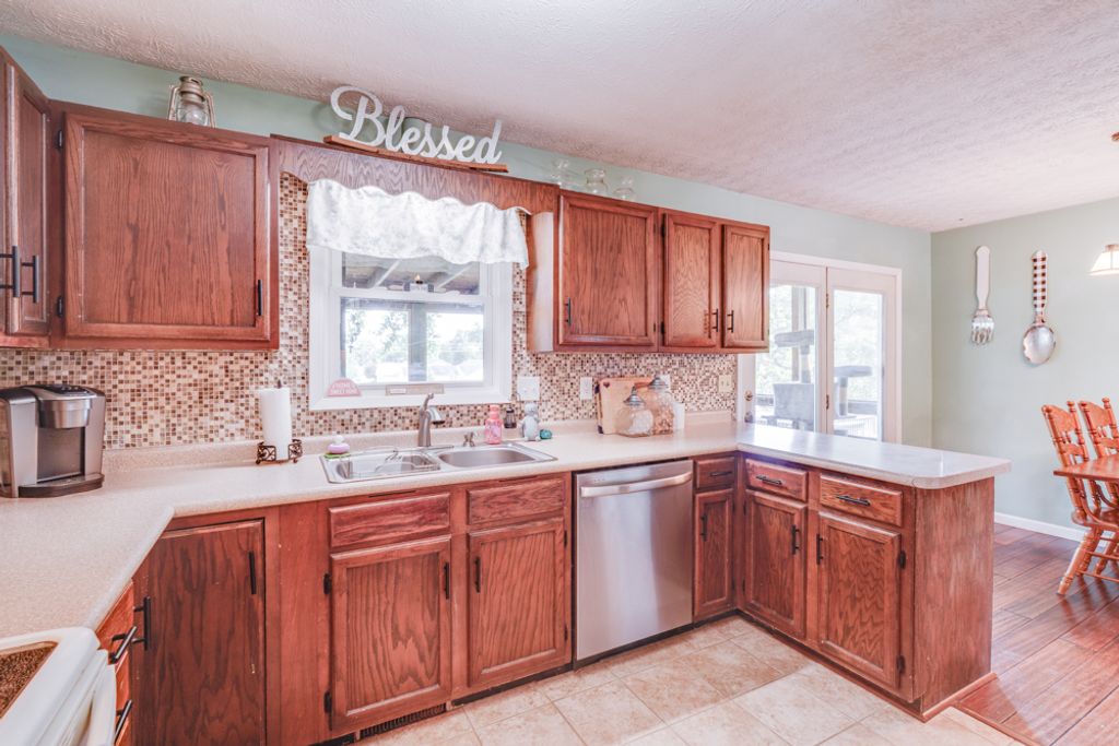 Image 34 of property listing at 1109 Douglas Street, Mt Vernon, IL 62864