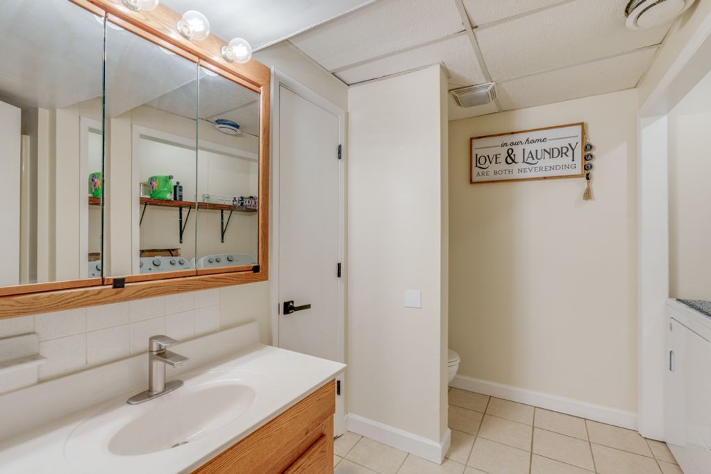 Image 49 of property listing at 1109 Douglas Street, Mt Vernon, IL 62864
