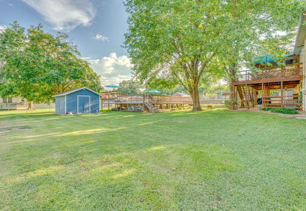 Image 8 of property listing at 1109 Douglas Street, Mt Vernon, IL 62864