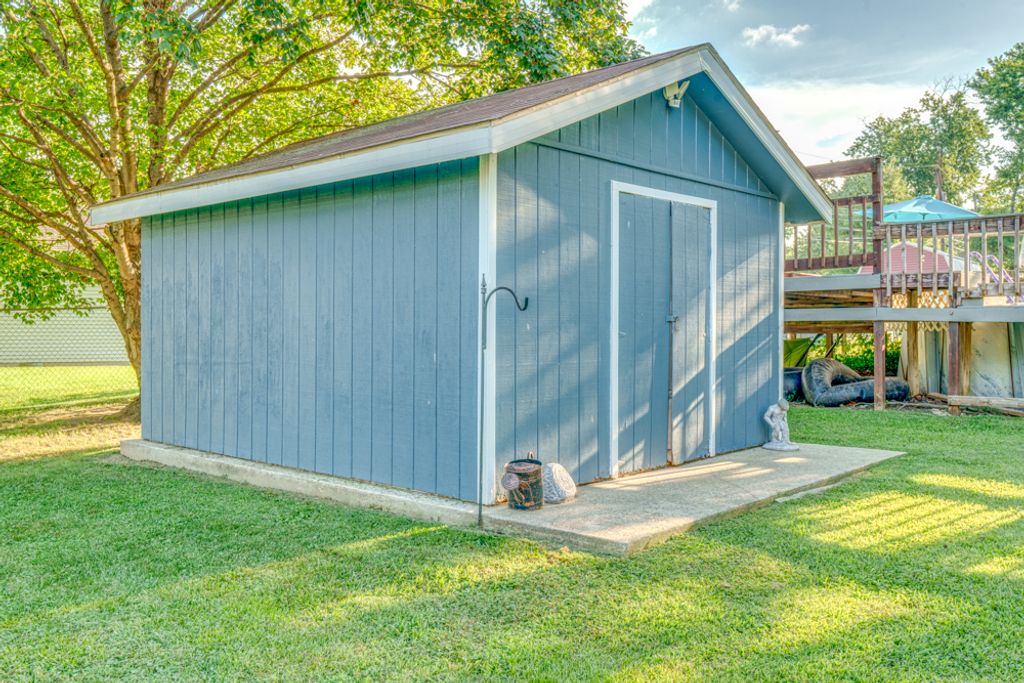 Image 9 of property listing at 1109 Douglas Street, Mt Vernon, IL 62864