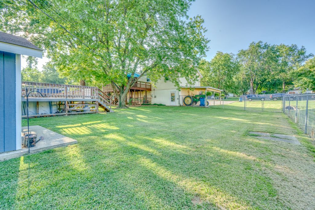 Image 10 of property listing at 1109 Douglas Street, Mt Vernon, IL 62864