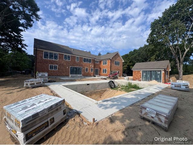 3 Vail Avenue, East Quogue, NY 11942