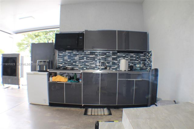 171 E 56th St, Hialeah, FL 33013