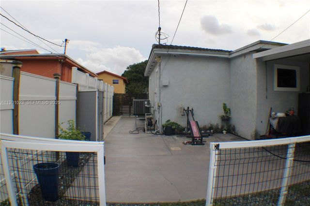 171 E 56th St, Hialeah, FL 33013