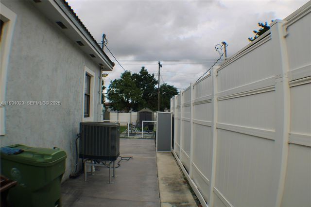 171 E 56th St, Hialeah, FL 33013