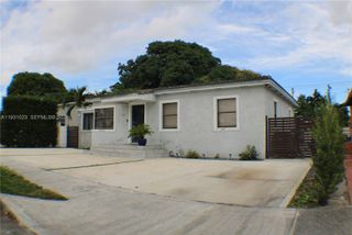 171 E 56th St, Hialeah, FL 33013
