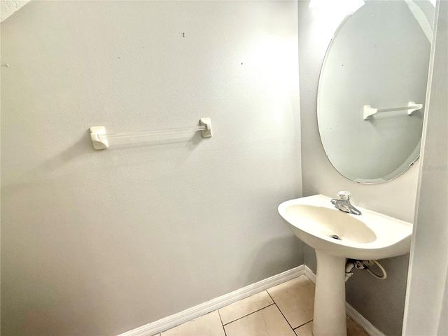 609 CRESTING OAK CIRCLE 98, Orlando, FL 32824