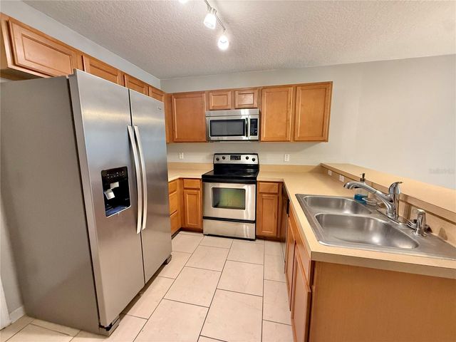 609 CRESTING OAK CIRCLE 98, Orlando, FL 32824