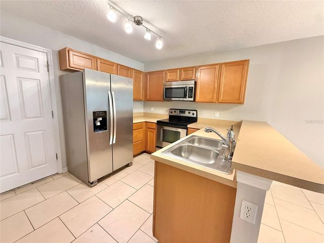 609 CRESTING OAK CIRCLE 98, Orlando, FL 32824