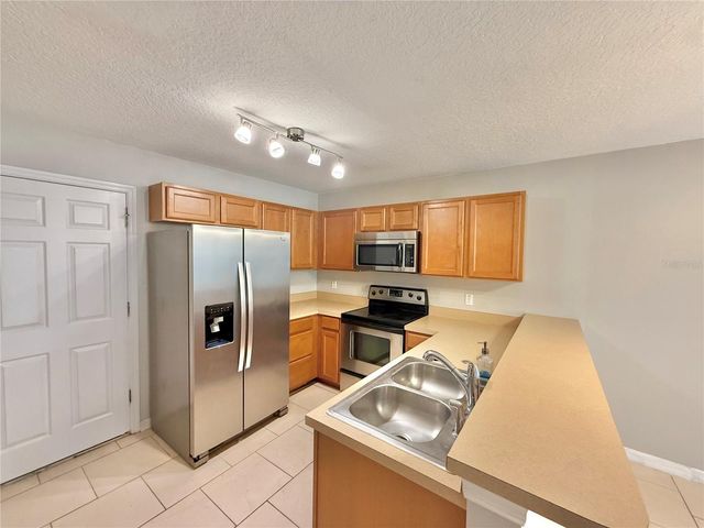 609 CRESTING OAK CIRCLE 98, Orlando, FL 32824
