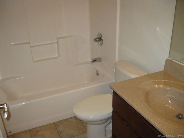 41 Grand Street 302, Danbury, CT 06810