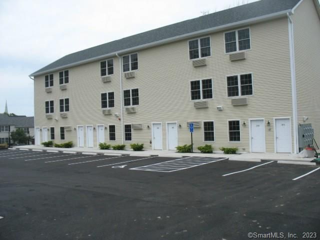 41 Grand Street 302, Danbury, CT 06810