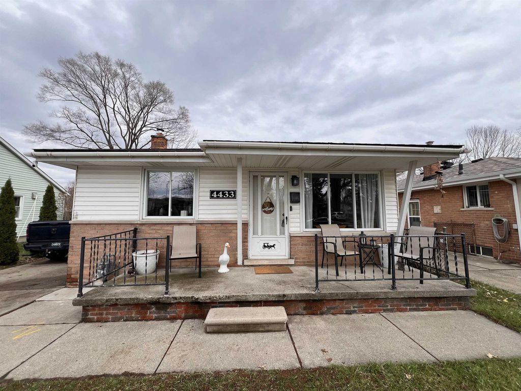 4433 Mayfair Street, Dearborn Heights, MI 48125