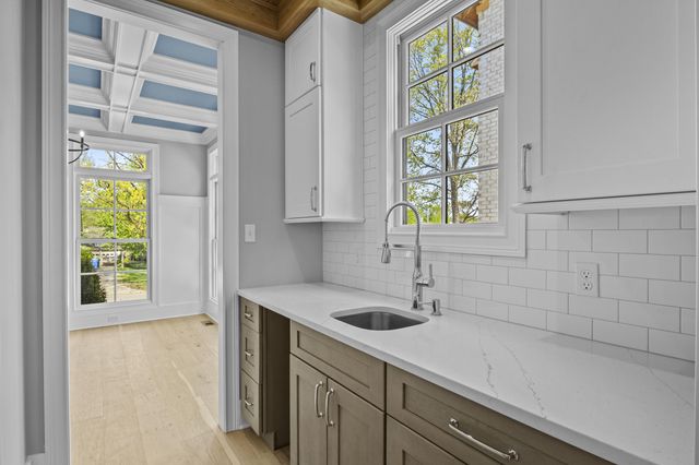 1212 Kastle Road, Lexington, KY 40502