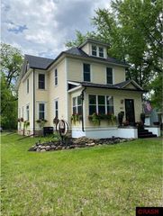 607 N Minnesota Avenue, St. Peter, MN 56082
