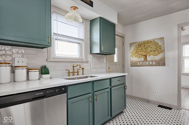 425 N 18th Avenue, Beech Grove, IN 46107