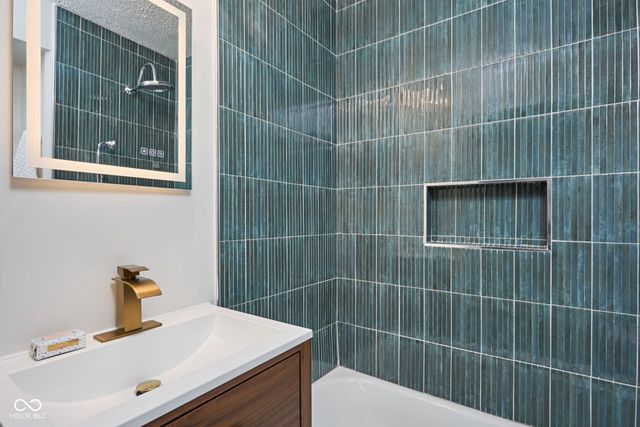 425 N 18th Avenue, Beech Grove, IN 46107