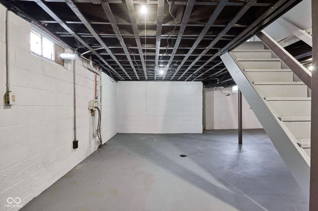 425 N 18th Avenue, Beech Grove, IN 46107