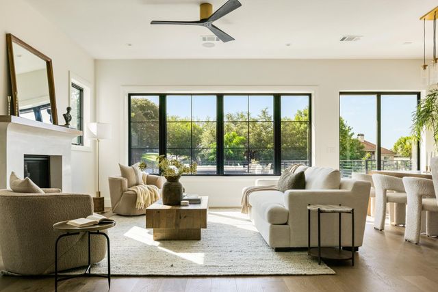 701 Hi Circle North DR B, Horseshoe Bay, TX 78657