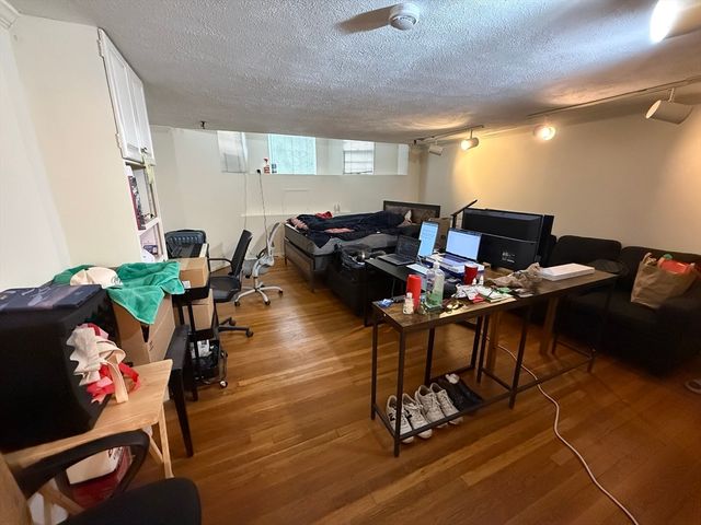 232 Marlborough St. 1, Boston, MA 02116