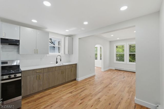203 Hansbury Ave, Newark City, NJ 07112