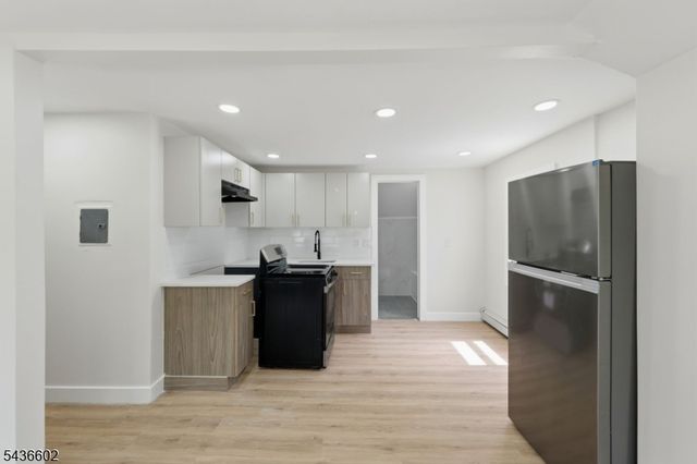 203 Hansbury Ave, Newark City, NJ 07112