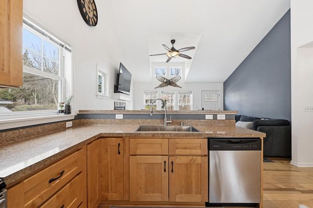 W299N2857 Maple AVENUE, Pewaukee, WI 53072