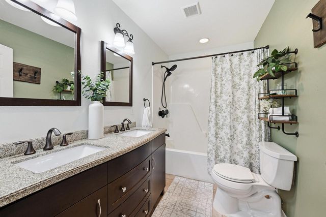 W299N2857 Maple AVENUE, Pewaukee, WI 53072