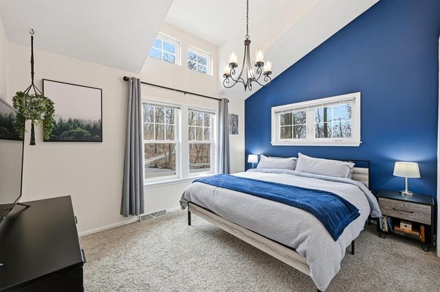 W299N2857 Maple AVENUE, Pewaukee, WI 53072