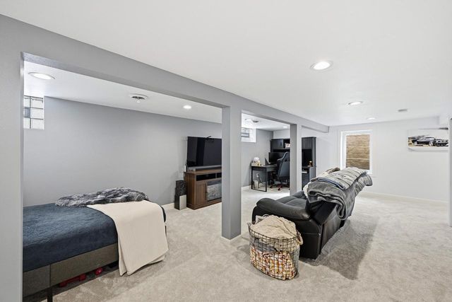 W299N2857 Maple AVENUE, Pewaukee, WI 53072