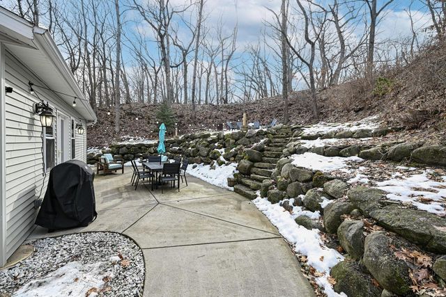 W299N2857 Maple AVENUE, Pewaukee, WI 53072