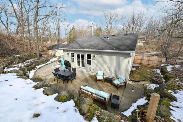 W299N2857 Maple AVENUE, Pewaukee, WI 53072