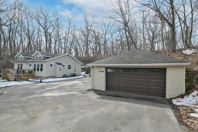 W299N2857 Maple AVENUE, Pewaukee, WI 53072