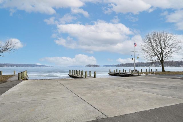 W299N2857 Maple AVENUE, Pewaukee, WI 53072