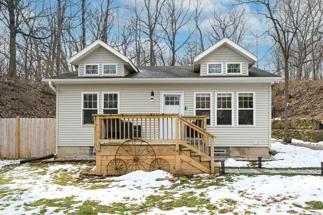 W299N2857 Maple AVENUE, Pewaukee, WI 53072