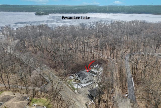 W299N2857 Maple AVENUE, Pewaukee, WI 53072