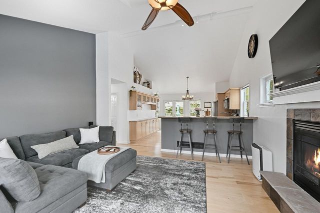 W299N2857 Maple AVENUE, Pewaukee, WI 53072