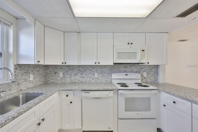 72 LAKE SHORE DRIVE, Palm Harbor, FL 34684