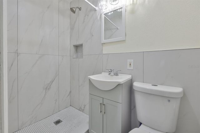 72 LAKE SHORE DRIVE, Palm Harbor, FL 34684