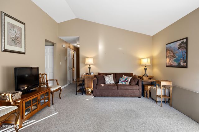 1200 Hillside Avenue 702, Niskayuna, NY 12309