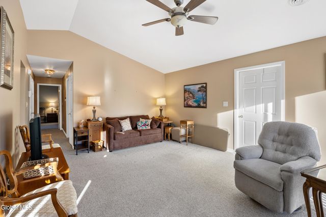 1200 Hillside Avenue 702, Niskayuna, NY 12309