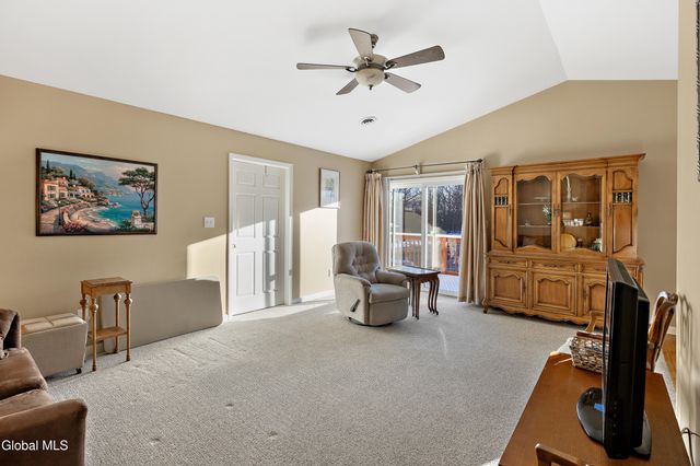 1200 Hillside Avenue 702, Niskayuna, NY 12309