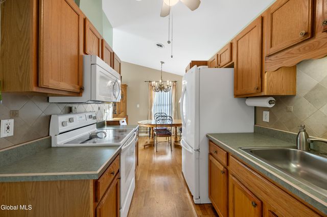 1200 Hillside Avenue 702, Niskayuna, NY 12309