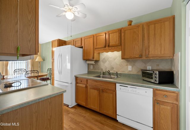 1200 Hillside Avenue 702, Niskayuna, NY 12309