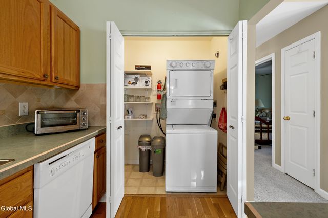 1200 Hillside Avenue 702, Niskayuna, NY 12309